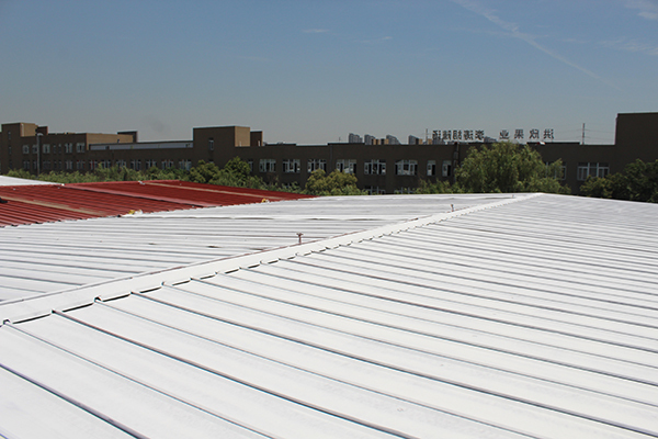 彩鋼瓦屋面隔熱涂料施工方法 彩鋼瓦屋面隔熱涂料施工方法